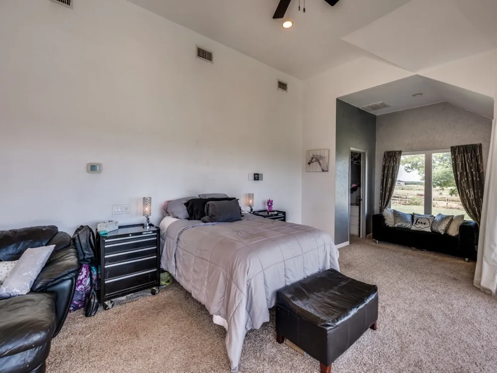 2250 Morrow Road Valley View, TX 76272