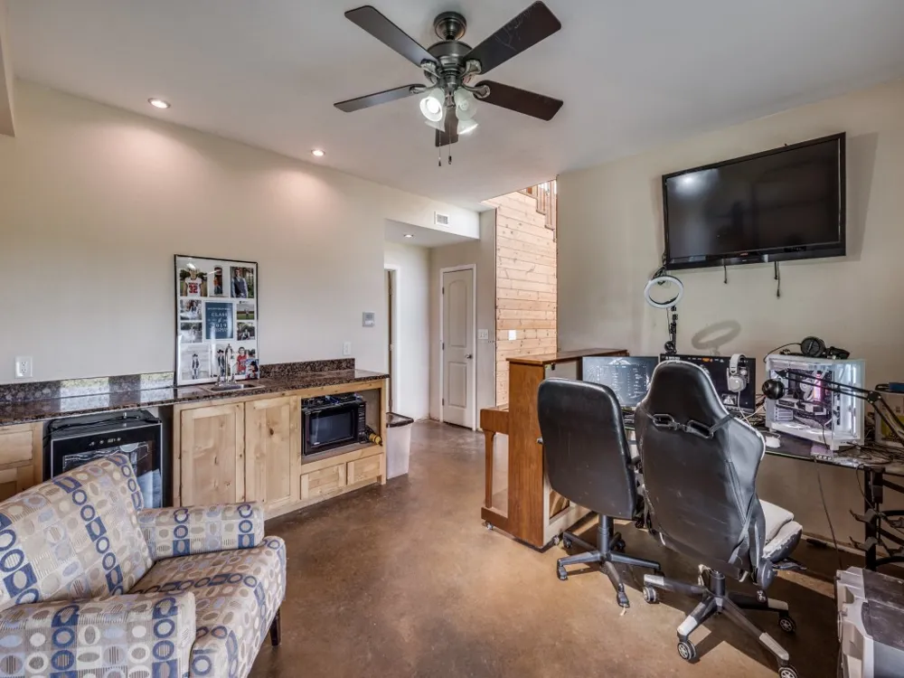 2250 Morrow Road Valley View, TX 76272