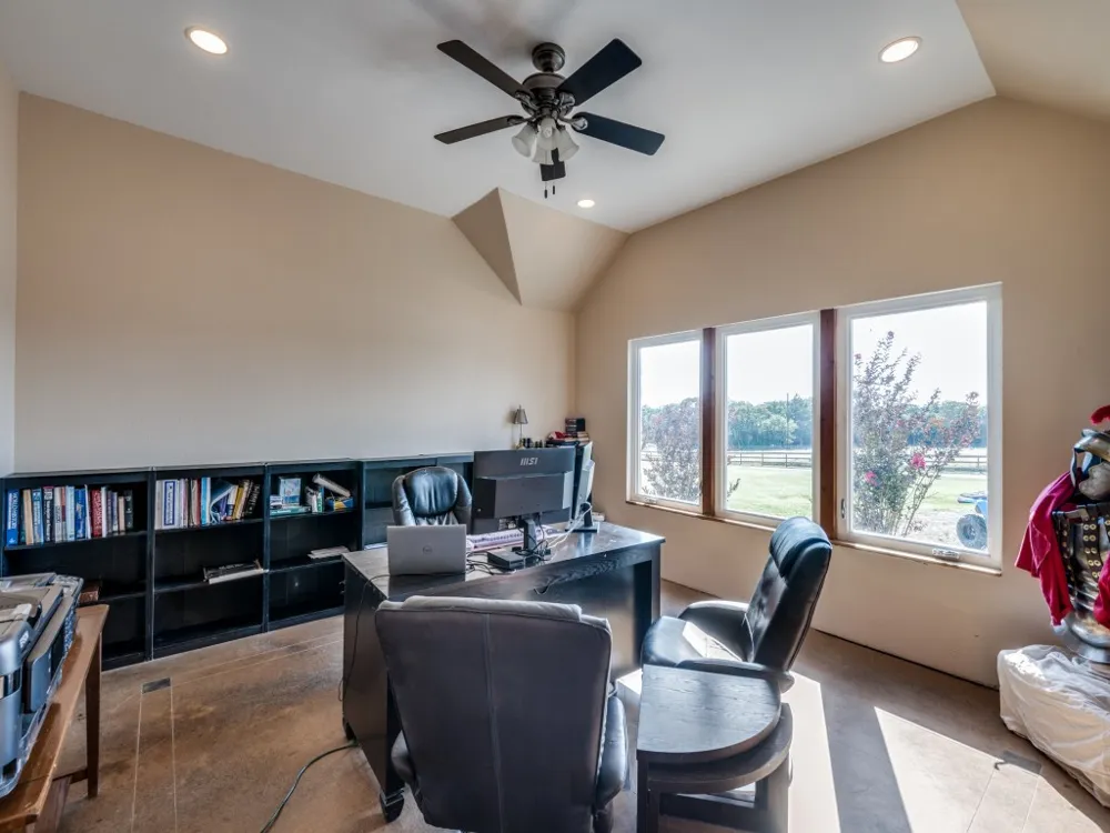 2250 Morrow Road Valley View, TX 76272