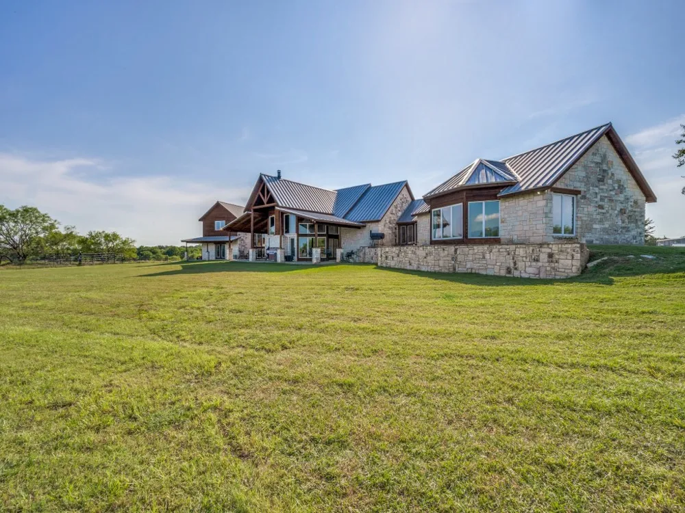 2250 Morrow Road Valley View, TX 76272