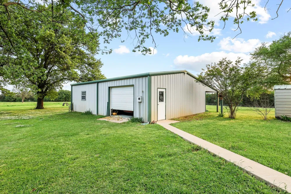 642 Earl Road Sadler, TX 76264