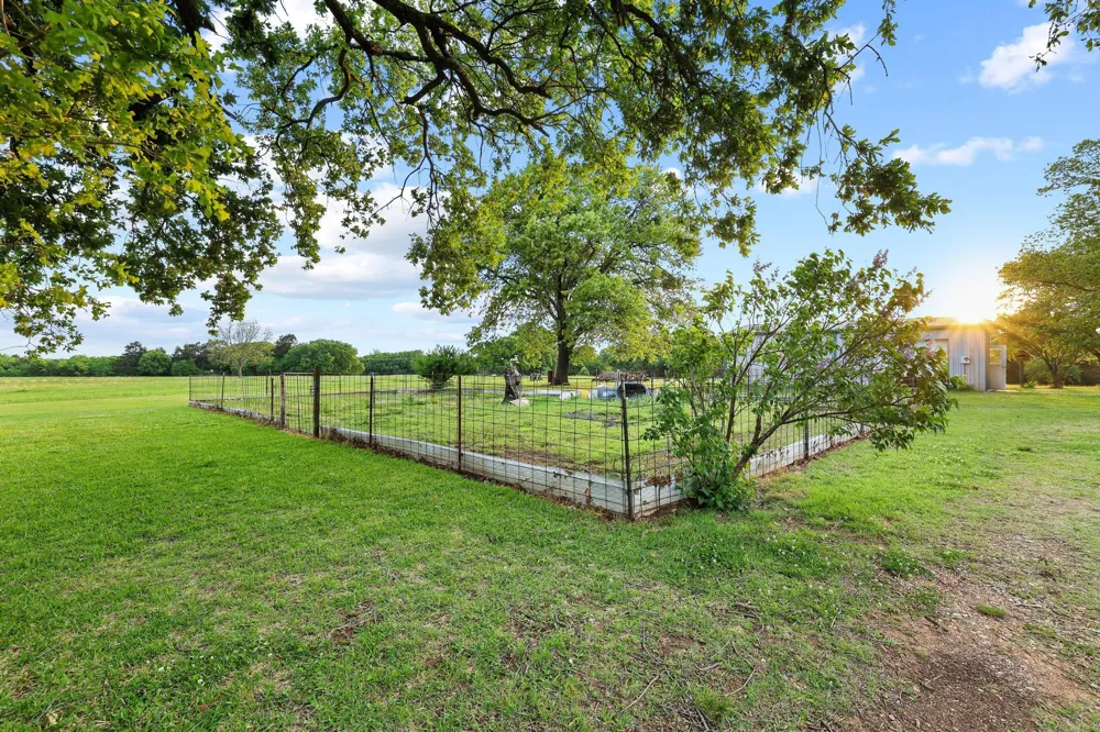 642 Earl Road Sadler, TX 76264