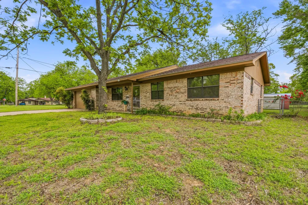 200 E Plum Avenue De Leon, TX 76444