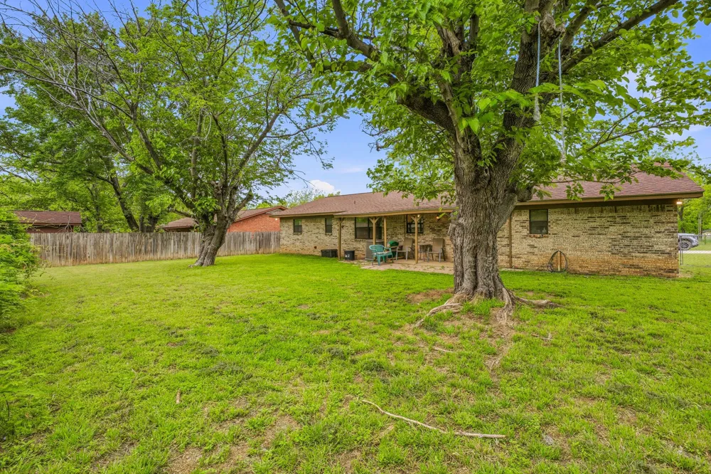 200 E Plum Avenue De Leon, TX 76444