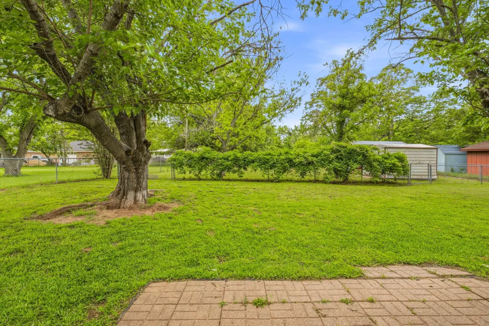 200 E Plum Avenue De Leon, TX 76444