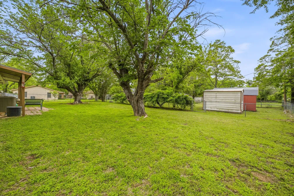200 E Plum Avenue De Leon, TX 76444