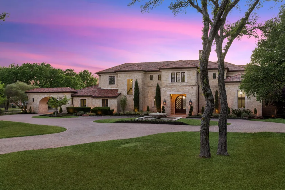 690 S Peytonville Avenue Southlake, TX 76092