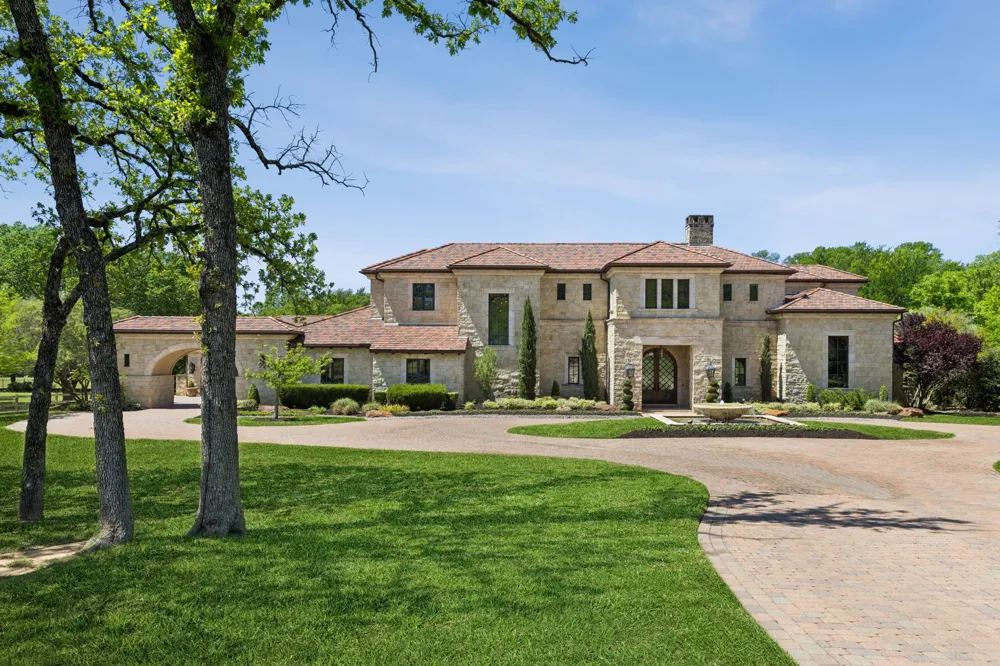 690 S Peytonville Avenue Southlake, TX 76092