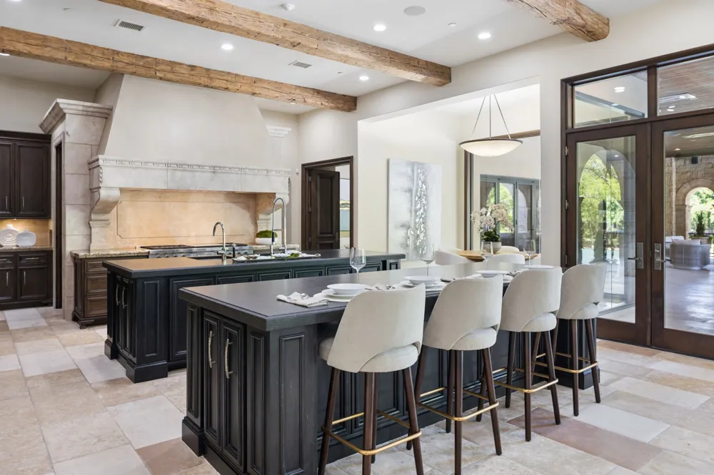 690 S Peytonville Avenue Southlake, TX 76092