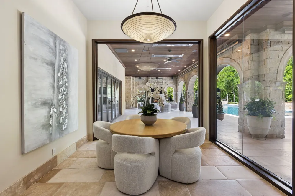 690 S Peytonville Avenue Southlake, TX 76092