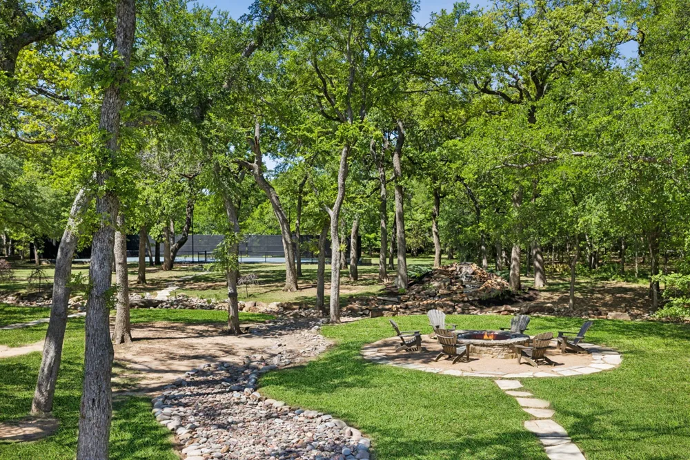 690 S Peytonville Avenue Southlake, TX 76092