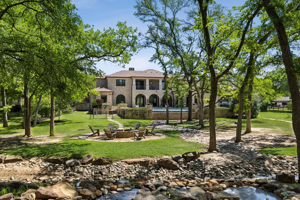 690 S Peytonville Avenue Southlake, TX 76092