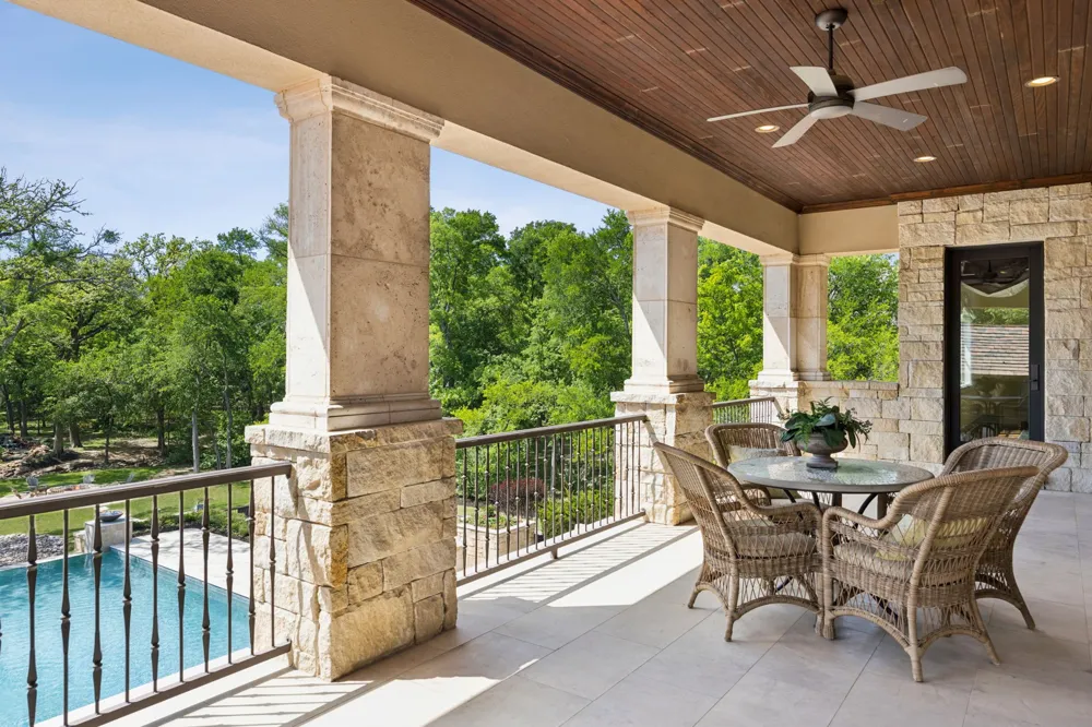 690 S Peytonville Avenue Southlake, TX 76092