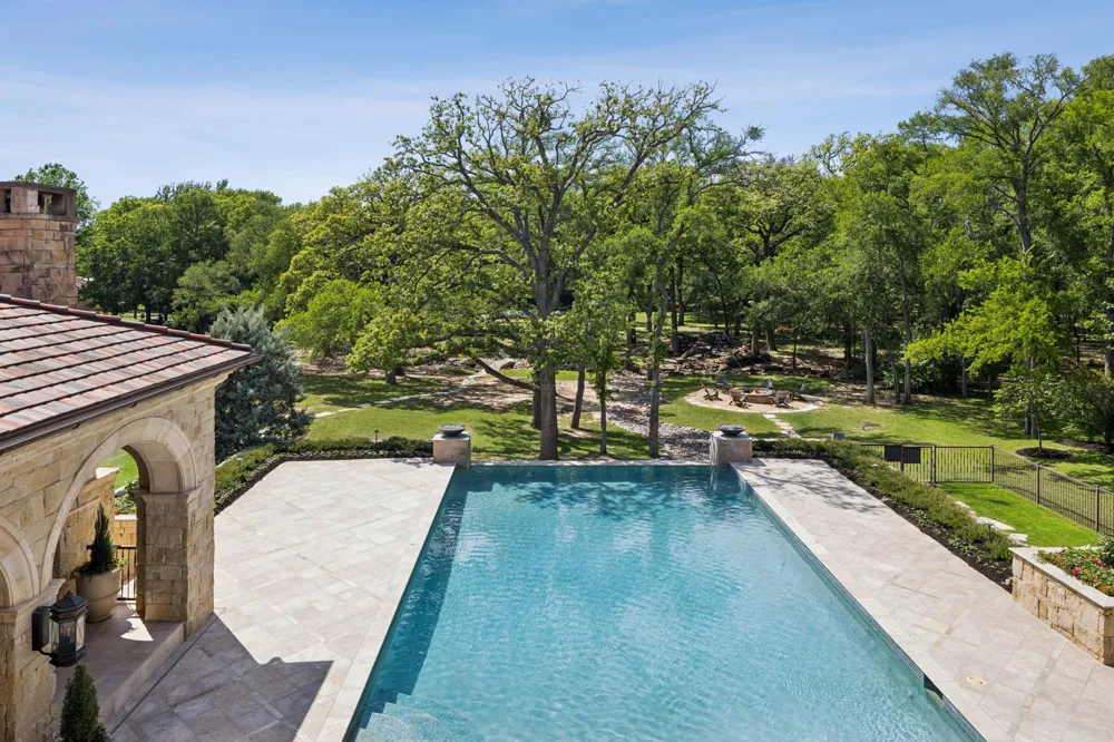 690 S Peytonville Avenue Southlake, TX 76092