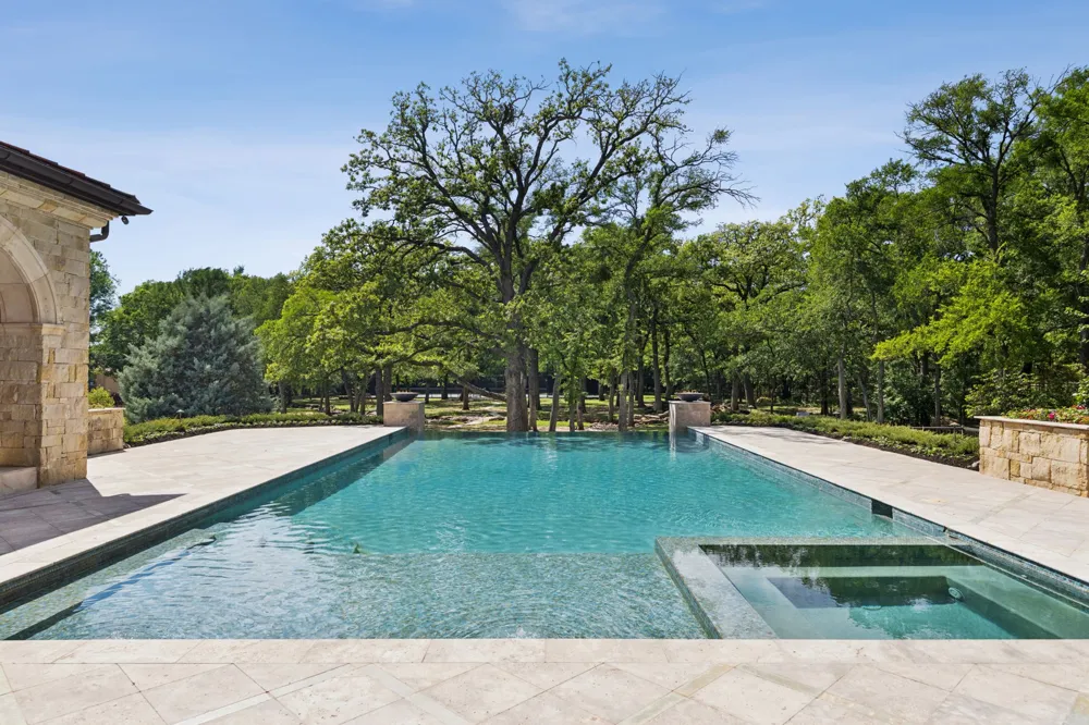 690 S Peytonville Avenue Southlake, TX 76092