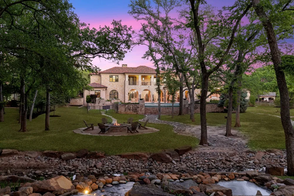 690 S Peytonville Avenue Southlake, TX 76092