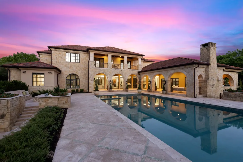 690 S Peytonville Avenue Southlake, TX 76092