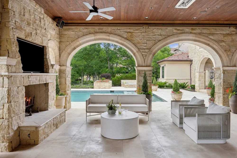 690 S Peytonville Avenue Southlake, TX 76092