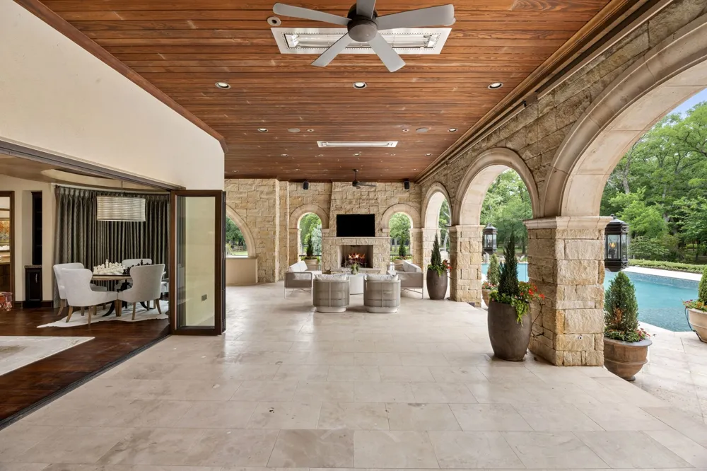 690 S Peytonville Avenue Southlake, TX 76092