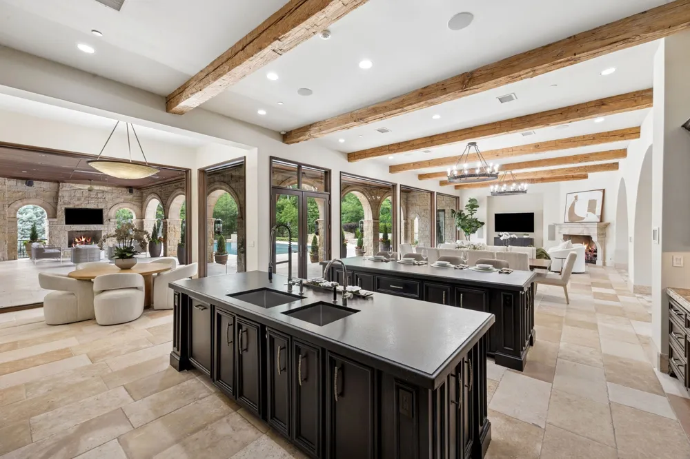 690 S Peytonville Avenue Southlake, TX 76092