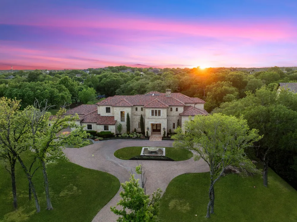 690 S Peytonville Avenue Southlake, TX 76092