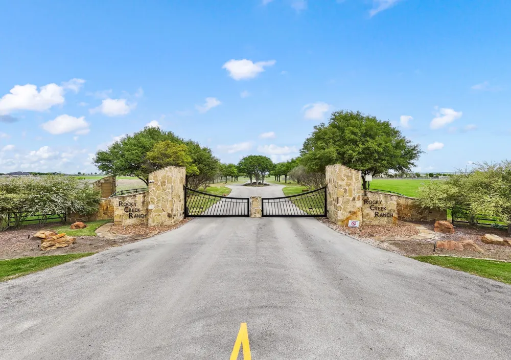 12201 W Rocky Creek Road Crowley, TX 76036