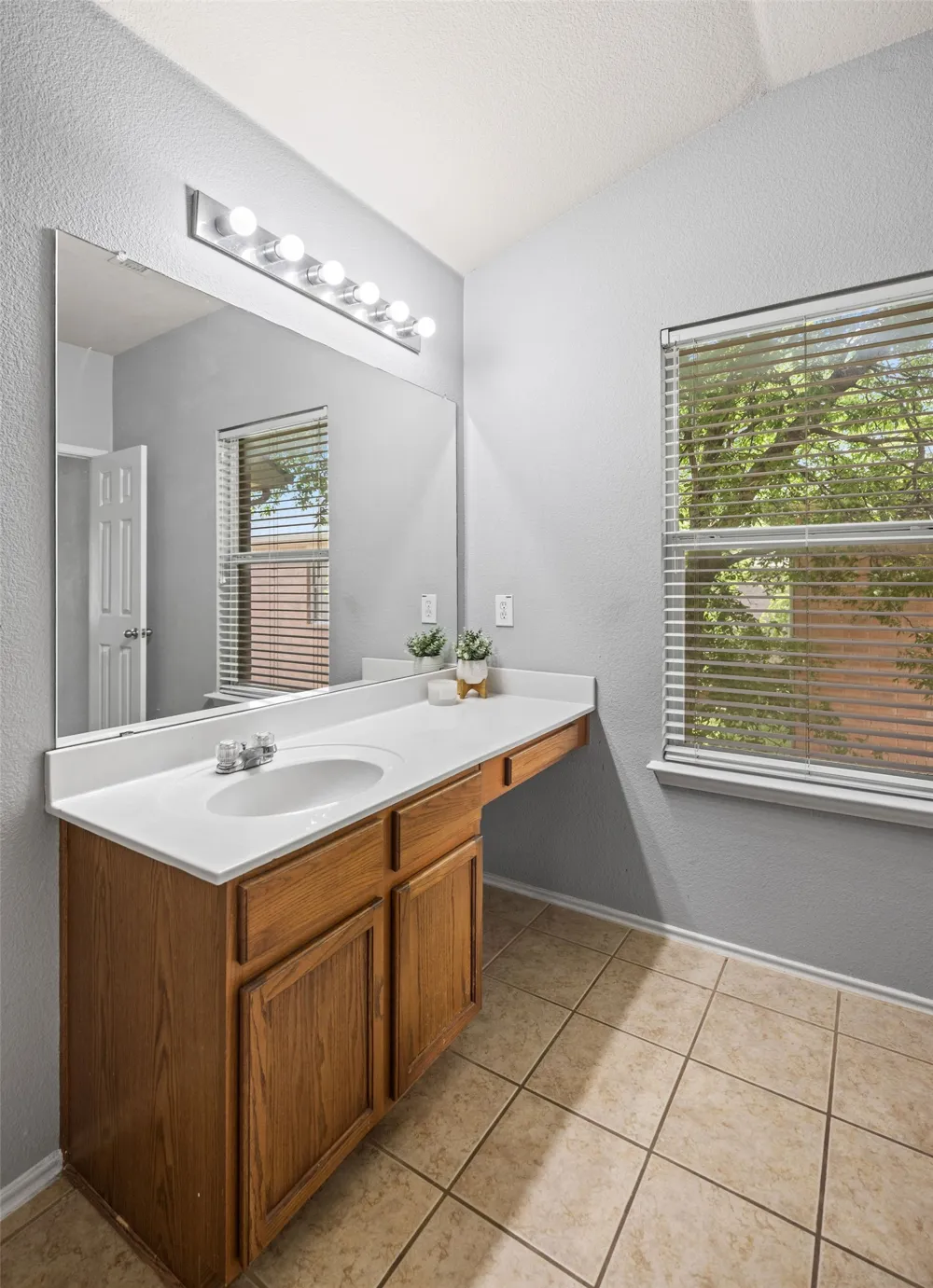 601 Amy Way Euless, TX 76039