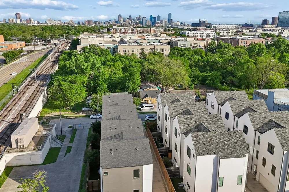 2715 Kimsey Drive #102 Dallas, TX 75235