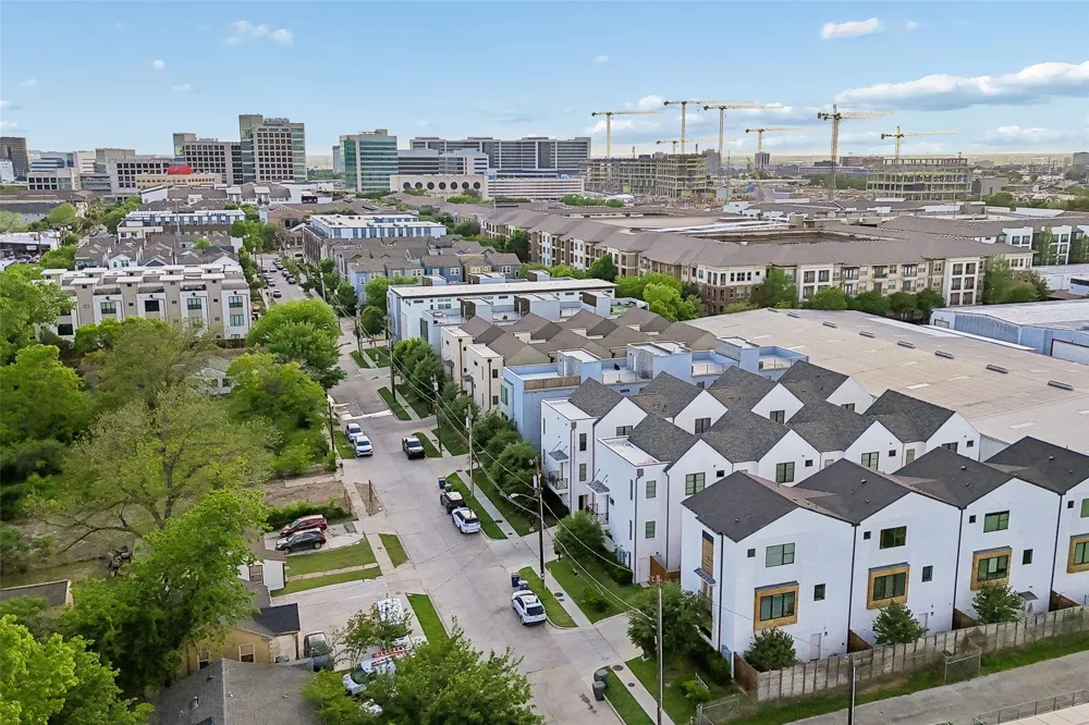 2715 Kimsey Drive #102 Dallas, TX 75235
