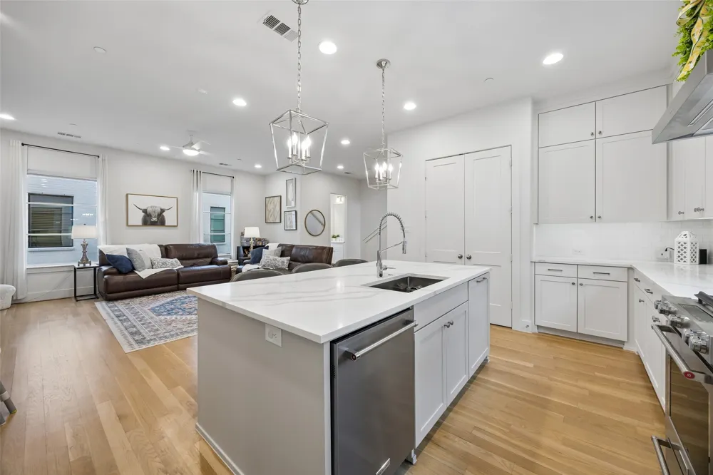 2715 Kimsey Drive #102 Dallas, TX 75235