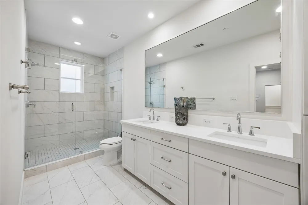 2715 Kimsey Drive #102 Dallas, TX 75235