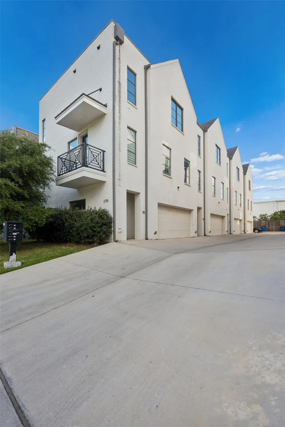 2715 Kimsey Drive #102 Dallas, TX 75235