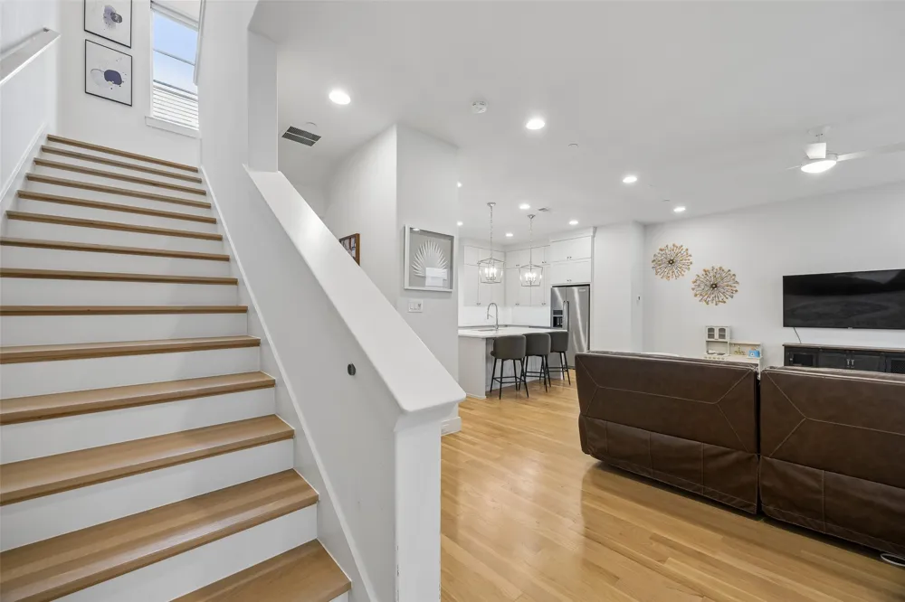 2715 Kimsey Drive #102 Dallas, TX 75235
