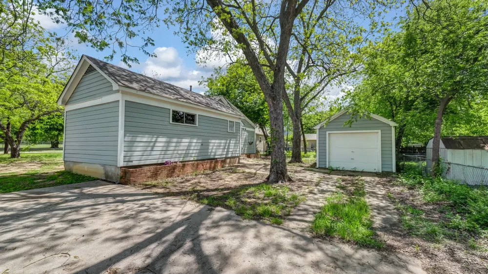 1715 Oak Avenue Mineral Wells, TX 76067