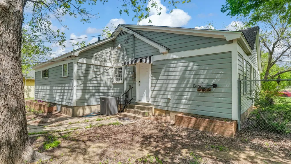 1715 Oak Avenue Mineral Wells, TX 76067