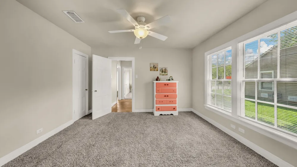 1715 Oak Avenue Mineral Wells, TX 76067