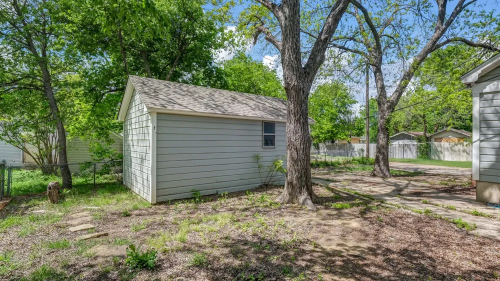 1715 Oak Avenue Mineral Wells, TX 76067