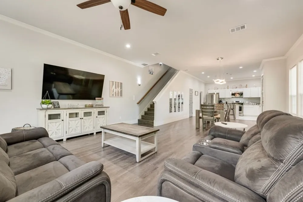 215 Idle Creek Lane DeSoto, TX 75115