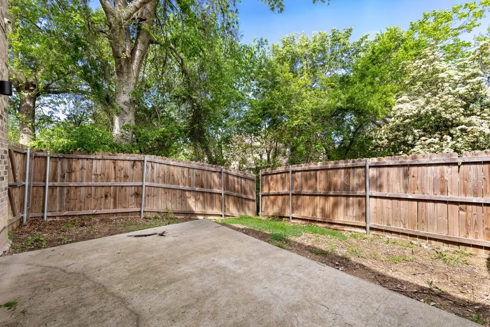 215 Idle Creek Lane DeSoto, TX 75115