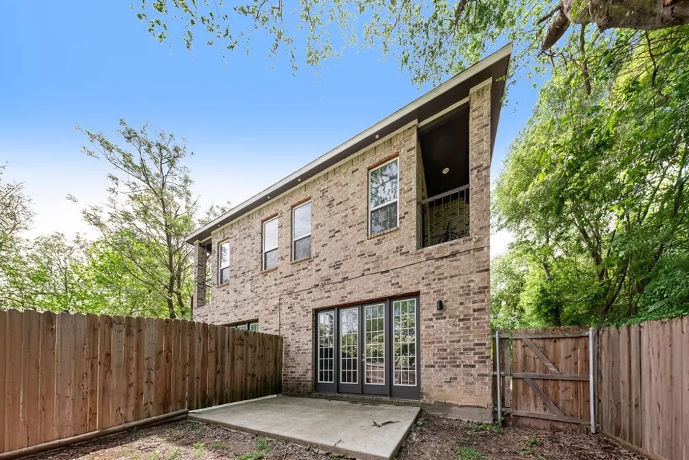 215 Idle Creek Lane DeSoto, TX 75115