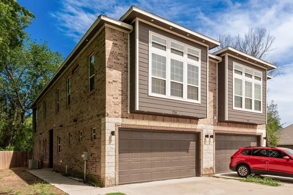 215 Idle Creek Lane DeSoto, TX 75115
