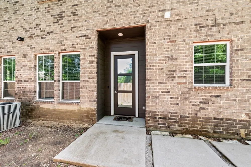 215 Idle Creek Lane DeSoto, TX 75115
