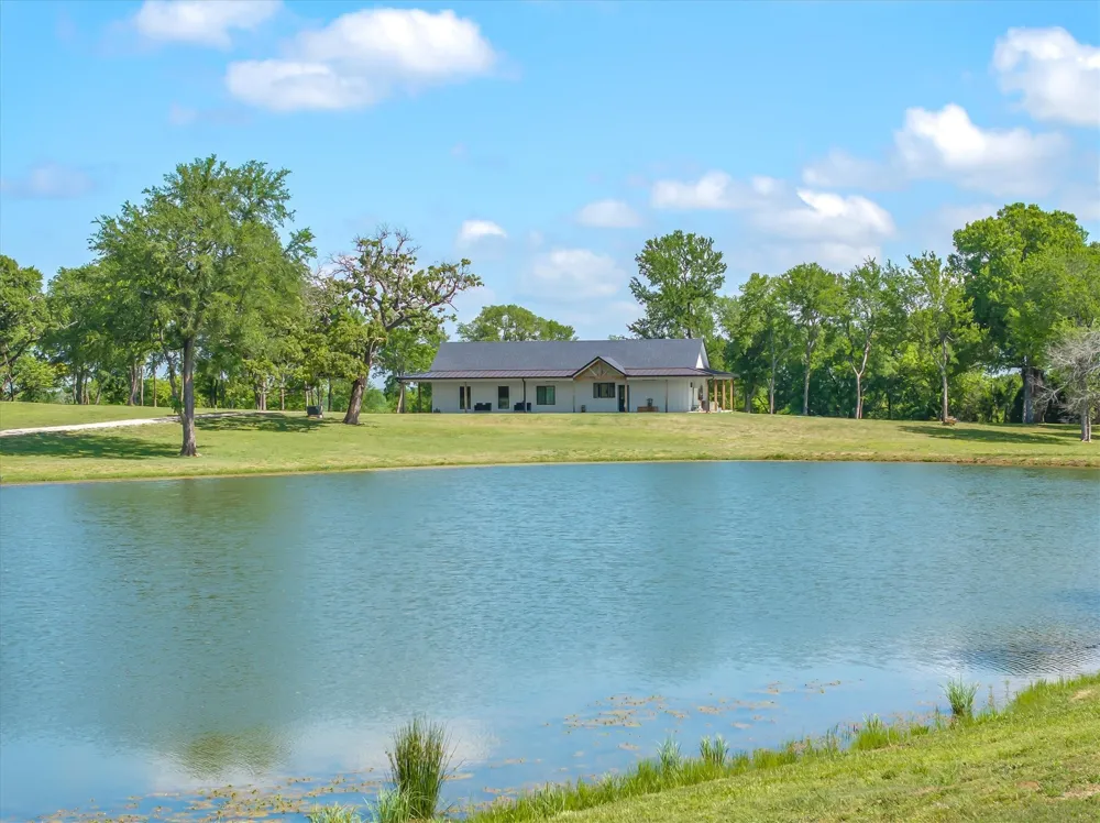 1189 VZ County Road 3702 Edgewood, TX 75117
