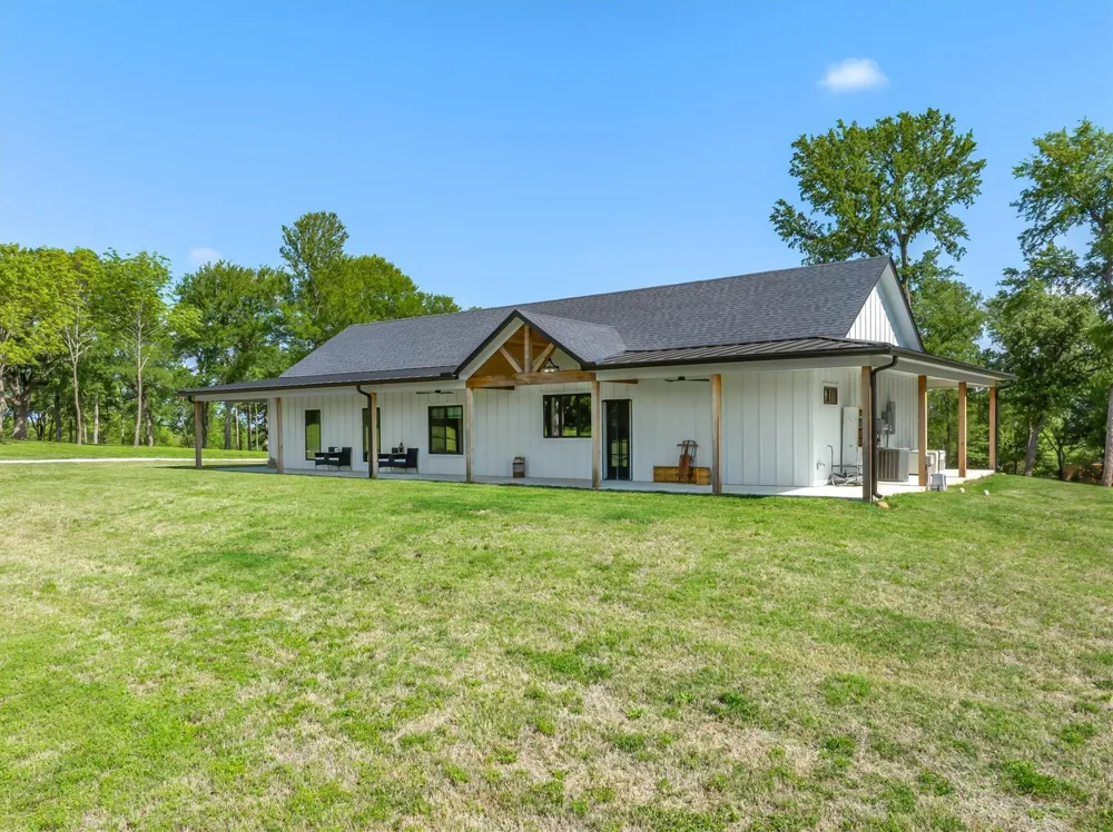 1189 VZ County Road 3702 Edgewood, TX 75117