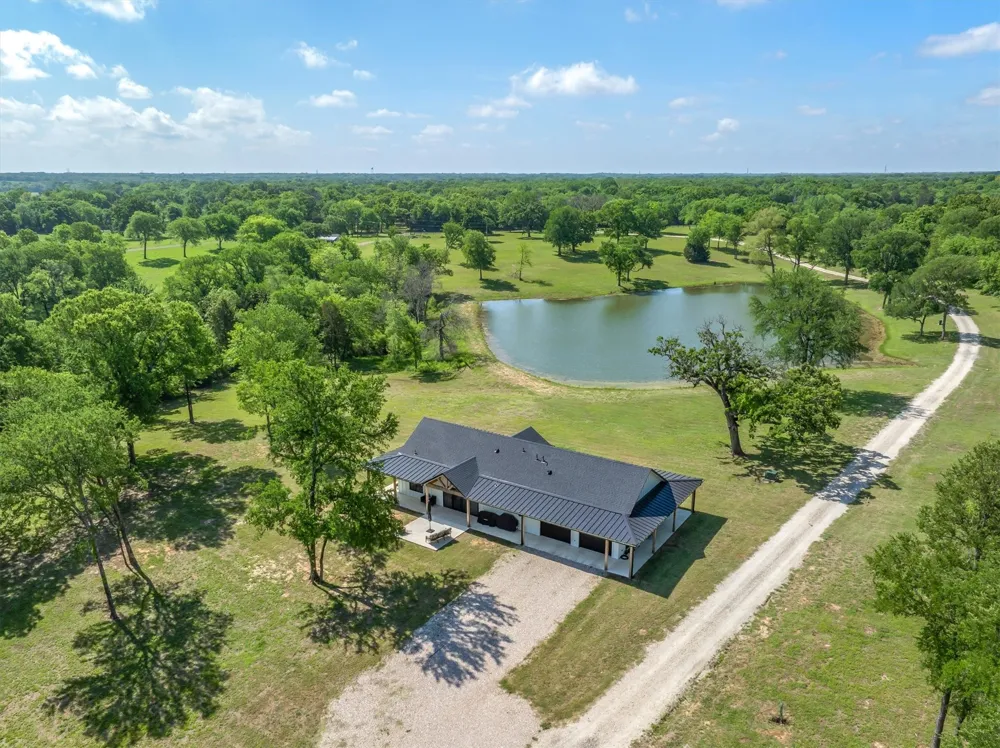 1189 VZ County Road 3702 Edgewood, TX 75117