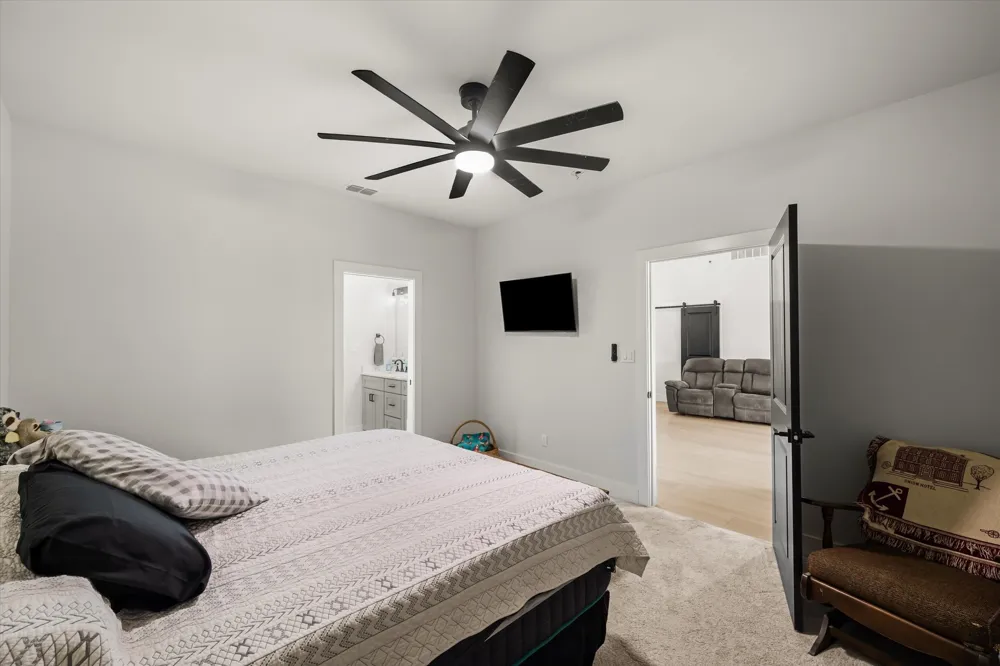 1189 VZ County Road 3702 Edgewood, TX 75117