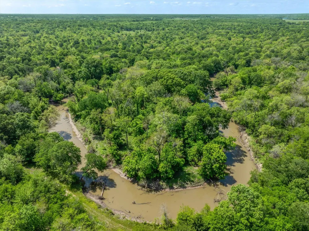 1189 VZ County Road 3702 Edgewood, TX 75117