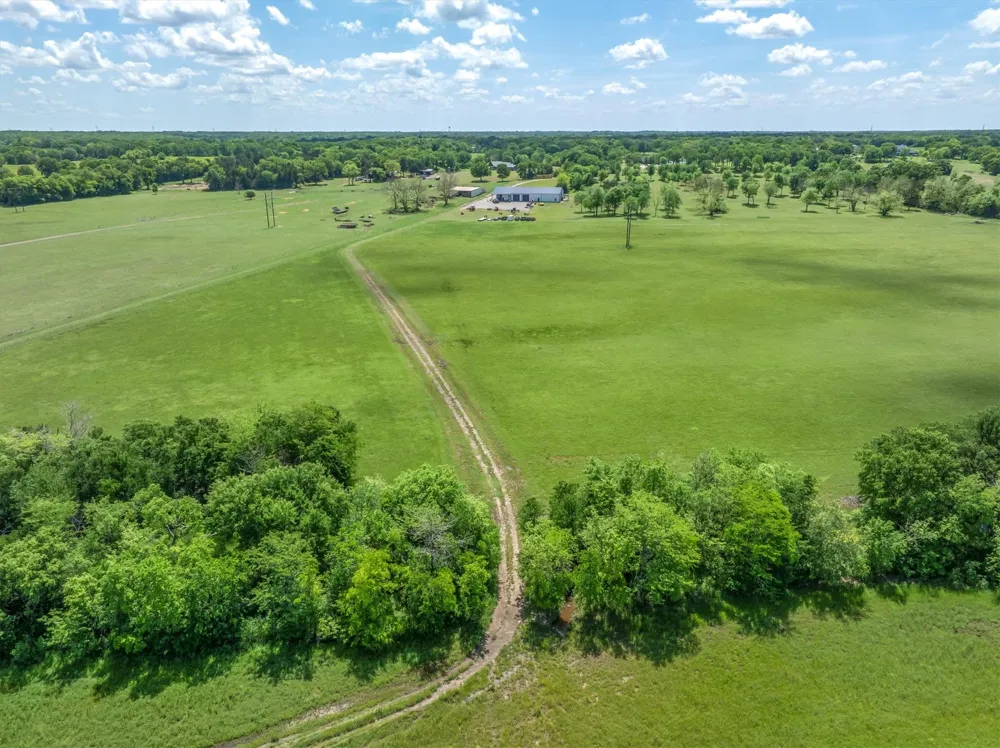 1189 VZ County Road 3702 Edgewood, TX 75117