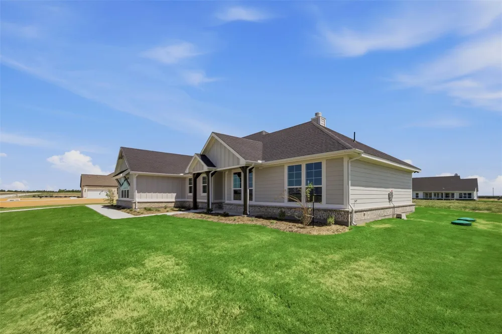 146 Aurora Avenue Valley View, TX 76272