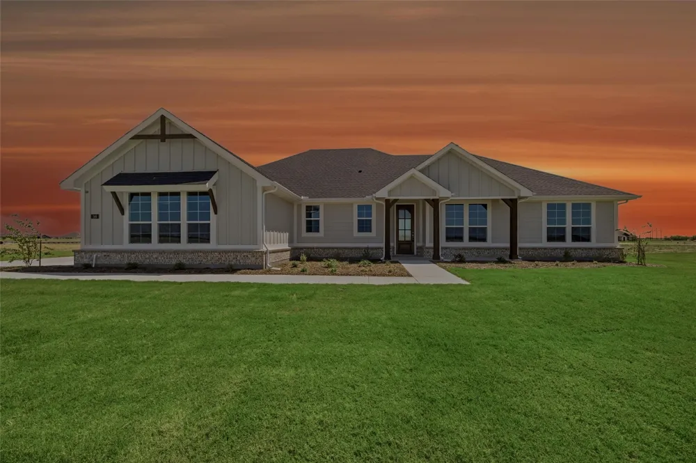 146 Aurora Avenue Valley View, TX 76272